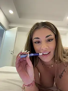 IsabellaEtthan élő XXX-chatje