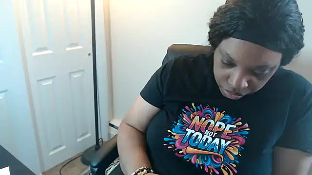 Sexymona1218: онлайн-секс-чат