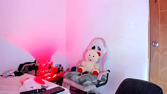 Онлайн чат XXX Emily_Coper18