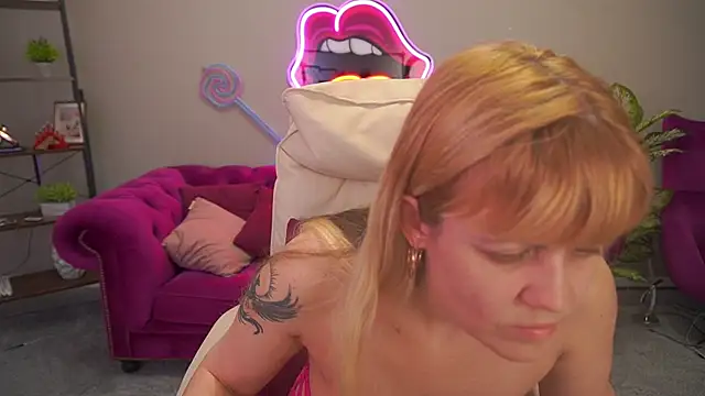 Chatroom XXX en direct de BellaLaPetit