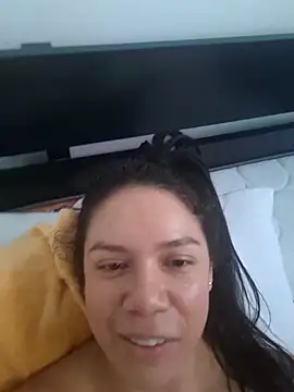 Aila_Phone Adlı Modelin Canlı XXX Sohbeti