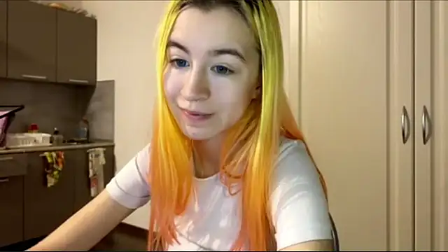 EmilyHeinのライブXXXチャット