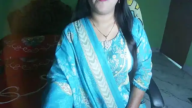 BengaliQueenStar Chat XXX in diretta