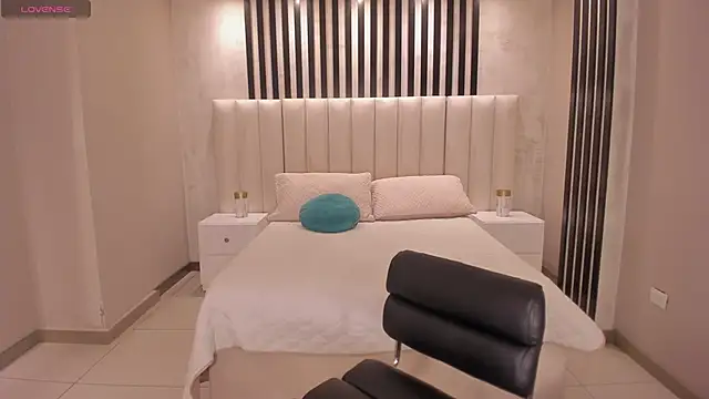 SunnyRivers' Live XXX Chat