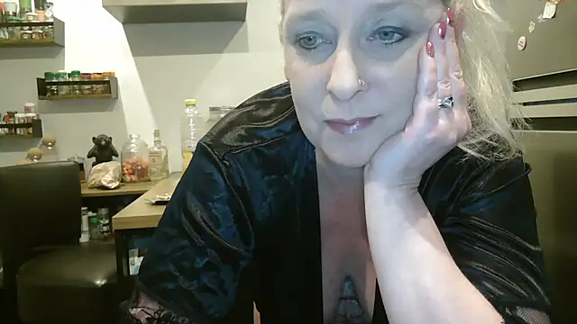 Cataleyaflowers69: онлайн-секс-чат