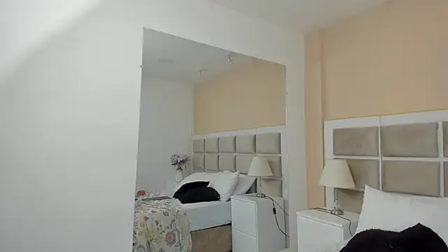 Ivonnie_Clause_ Webcam-Show