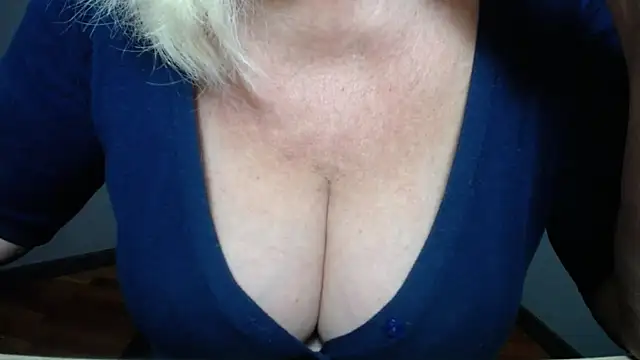 Show modela BlondyLeeBest na web-kameri