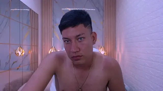 Show modela DominantBoy4 na web-kameri