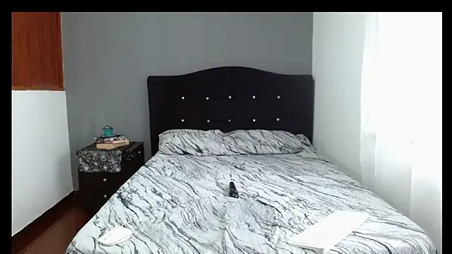 Emilia_1995 现场XXX聊天