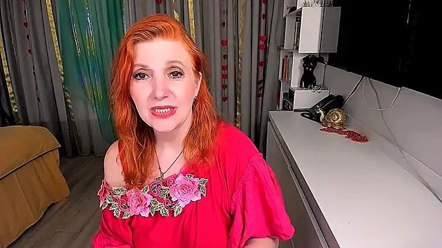 Almaz-Fire-Fox-One's Live XXX Chat