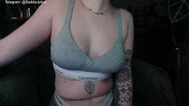 BaddieJolineのライブXXXチャット