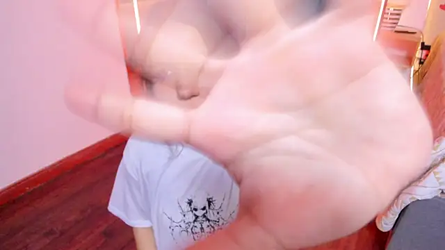 HollyPeach's Live XXX Chat