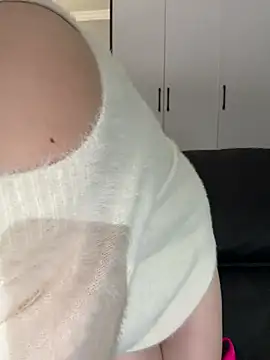 Yiyi-707's Live XXX Chat