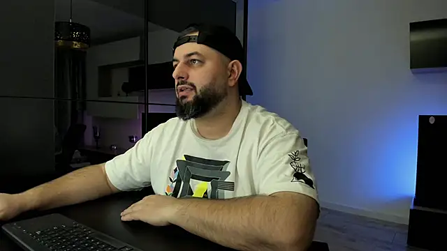 XXX chat uživo modela DravenPeak