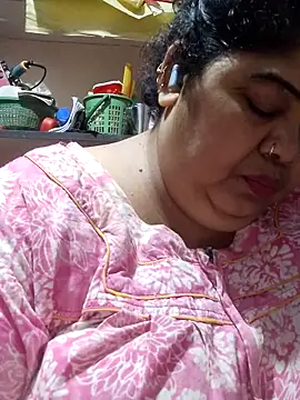 tamilthanushri's Live XXX Chat