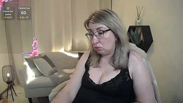 XXX chat uživo modela KKMimiKK