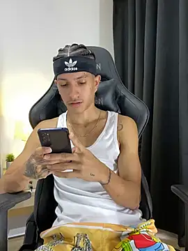 _CamiloBass: онлайн-секс-чат