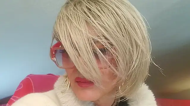 LadyOxana live XXX chat