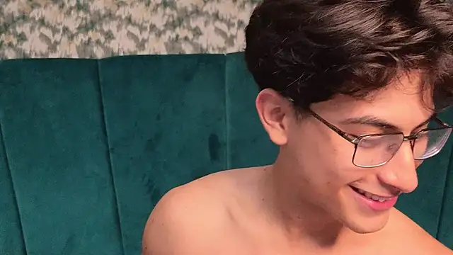 Aaron_Eze Chat XXX live