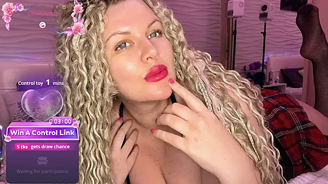 Crimson_Flame Adlı Modelin Web Kamerası Şovu