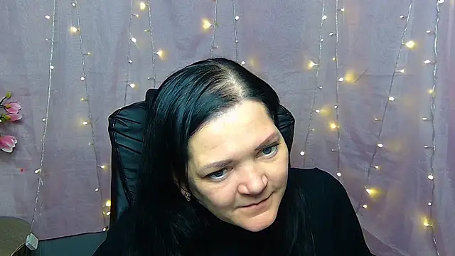 Show modela LauraFinn na web-kameri