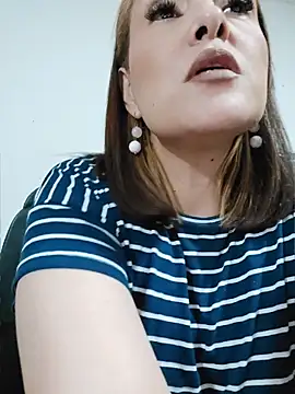 Miss_Agatha 现场XXX聊天