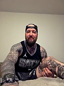 Beardedtattood 网络视讯表演