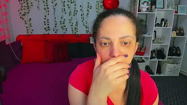 DarlingMilf: απευθείας συνομιλία ΧΧΧ