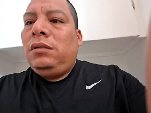 Show modela Angelchupapussy na web-kameri