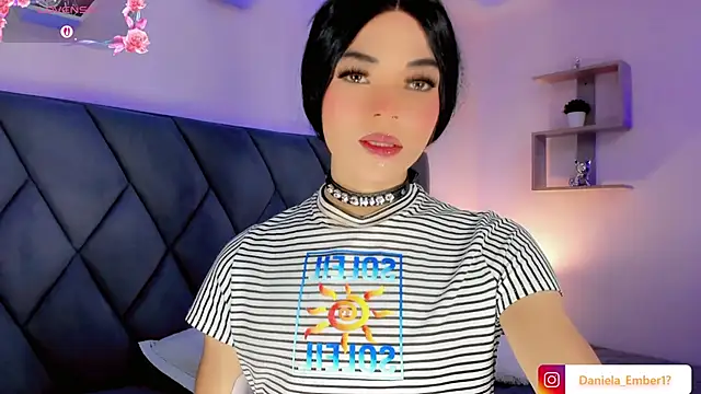 Amira_Ember Show in webcam