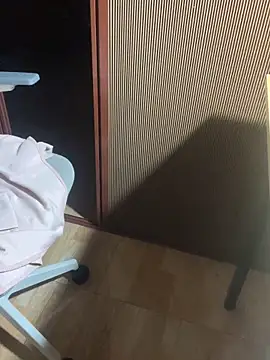 Mina048 即時 XXX 聊天