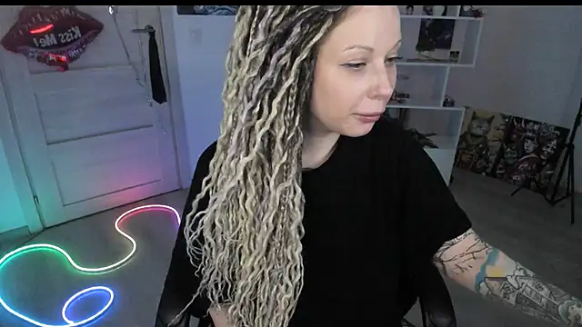 HoneySallyMoore Adlı Modelin Canlı XXX Sohbeti