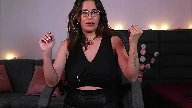 kathieandpovcock1 Live XXX-chat