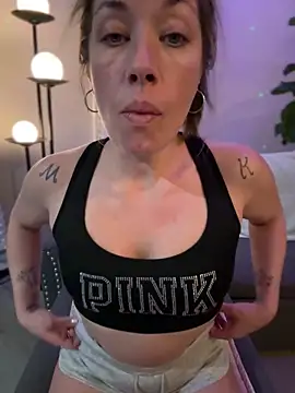 Chat +18 de MiraKisss ao vivo