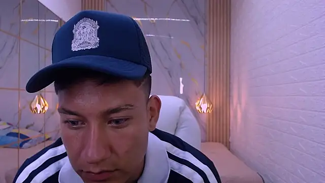 Pokazy przed kamerką – DominantBoy4