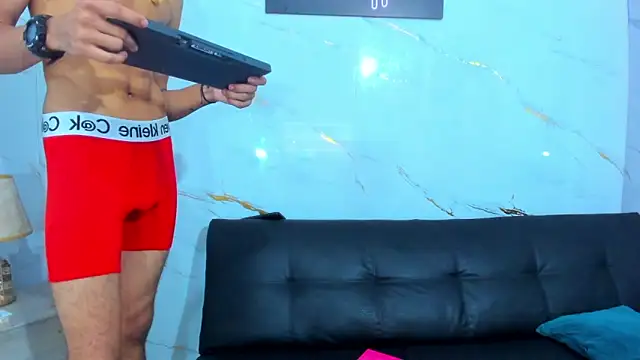 Little_nicoll Adlı Modelin Canlı XXX Sohbeti