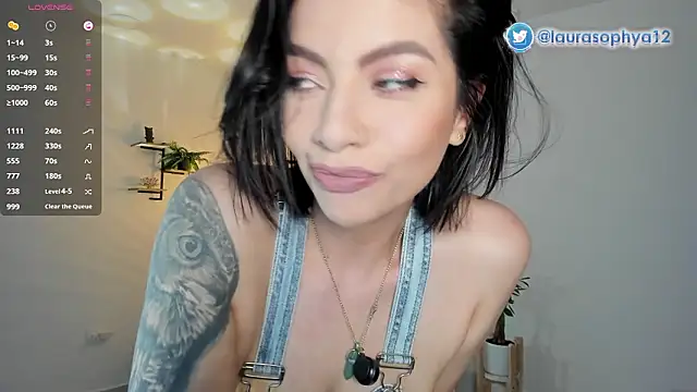 laurasophya Adlı Modelin Canlı XXX Sohbeti