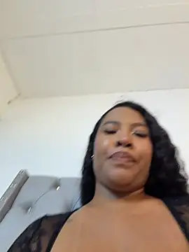 izzybelmonth12 Adlı Modelin Canlı XXX Sohbeti