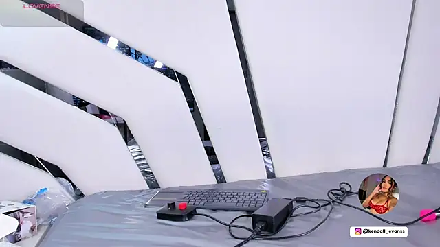 Show modela Kendall__evanss na web-kameri