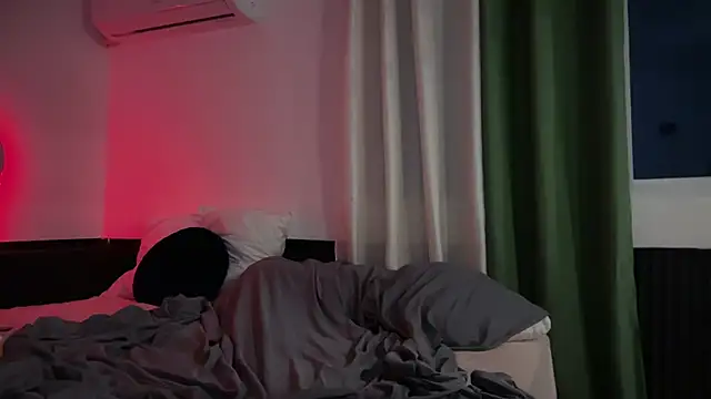 GoldenMiaのライブXXXチャット