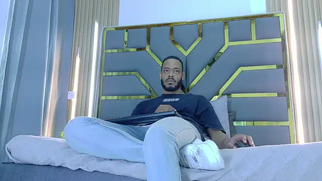 Oliver_bigblack_cock webcam show