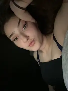 Show modela SweetCeline18 na web-kameri