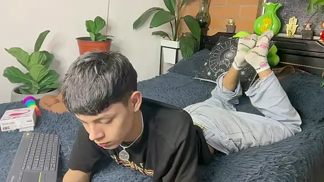 XXX chat uživo modela Andy_Belier23