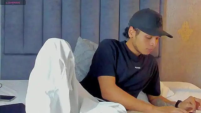 Chat XXX en directo de Alejandroo_Montenegro