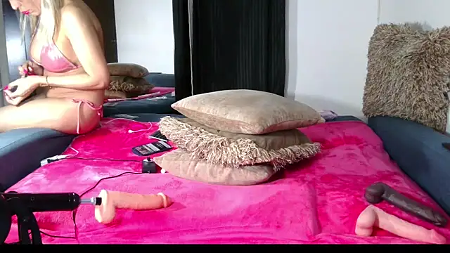 Carla-Bonny18 Adlı Modelin Canlı XXX Sohbeti