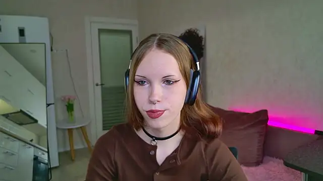 Pussy_Without_pussy: διαδικτυακό σόου στην κάμερα