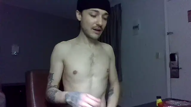 Jbenz420: онлайн-секс-чат