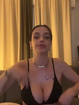 Petit-papillon-sauvage Adlı Modelin Web Kamerası Şovu