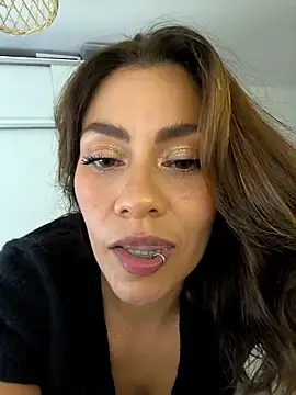 SamyJones9: διαδικτυακό σόου στην κάμερα