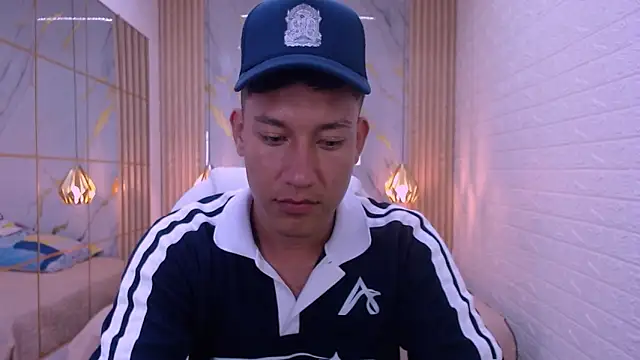 DominantBoy4: διαδικτυακό σόου στην κάμερα